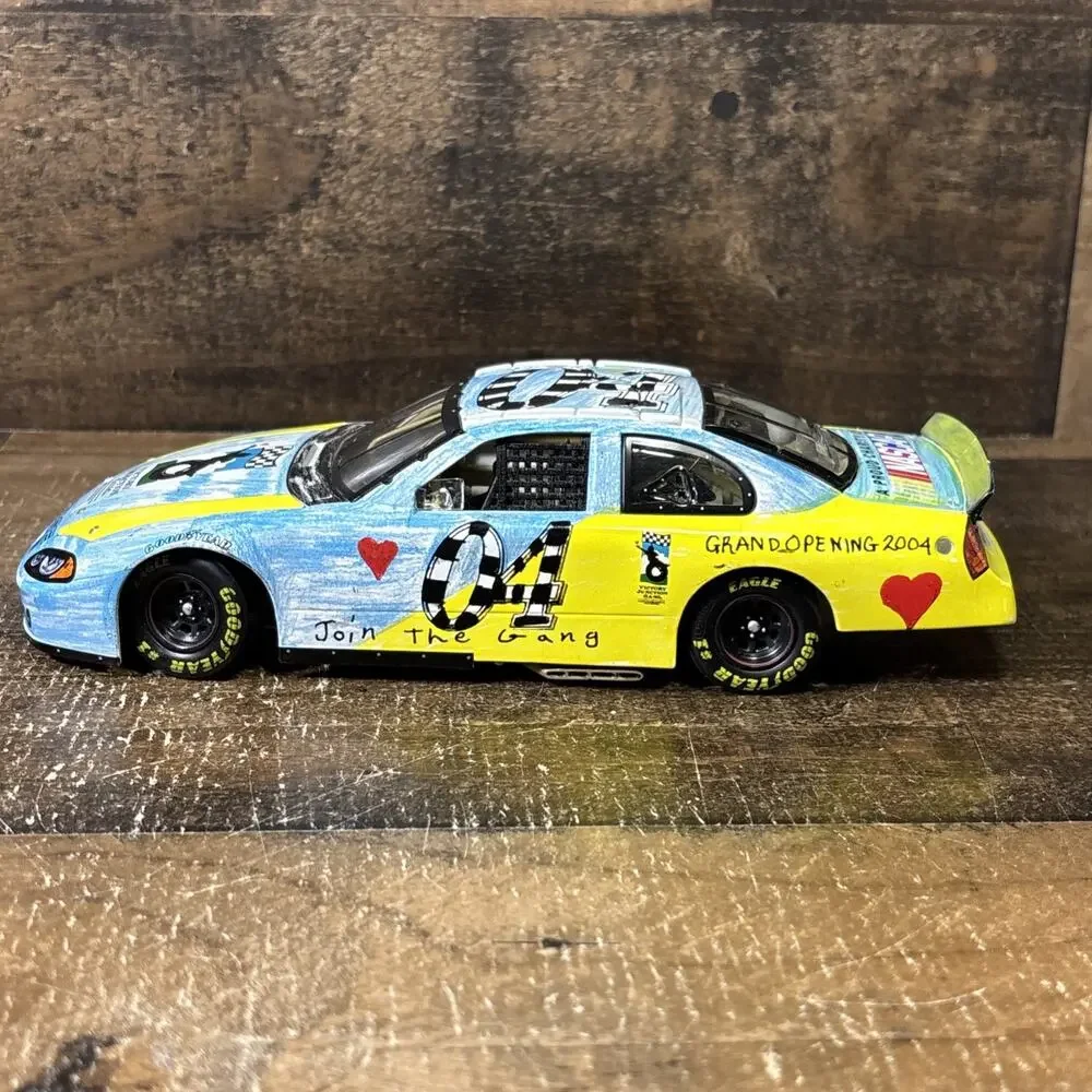Kyle Petty #04 Victory Junction Gang 2004 Dodge Action NASCAR 1/24 Coin Bank